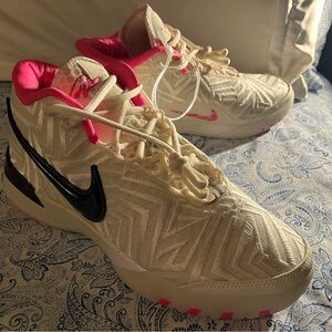Nike Men’s Cream Athletic Sneakers with Hot Pink and Black Accents